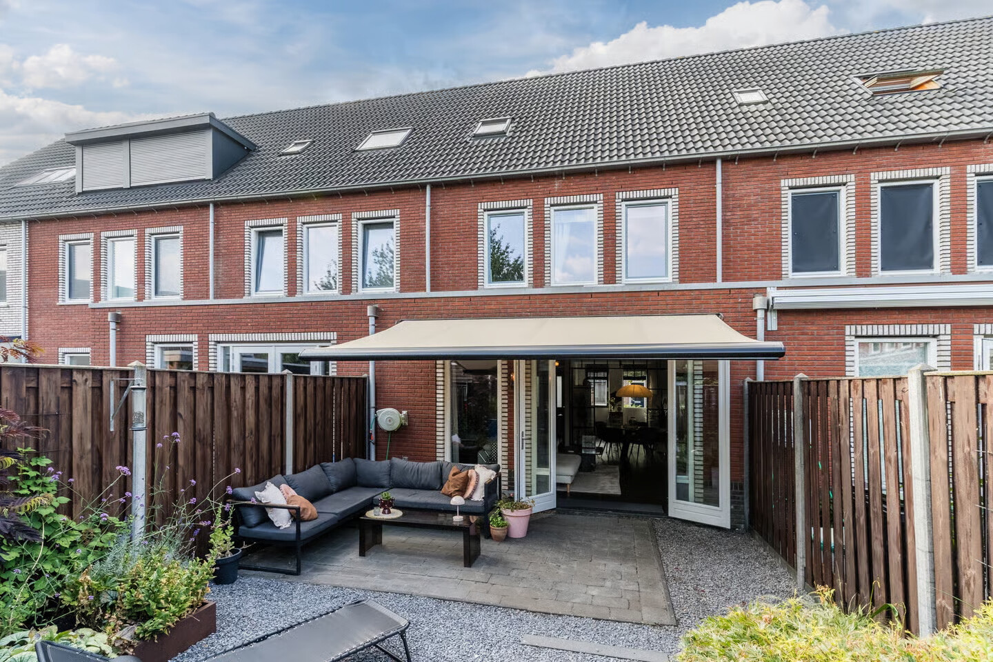 Tussenwoning te koop: Hoogendijkstraat 17, Tiel