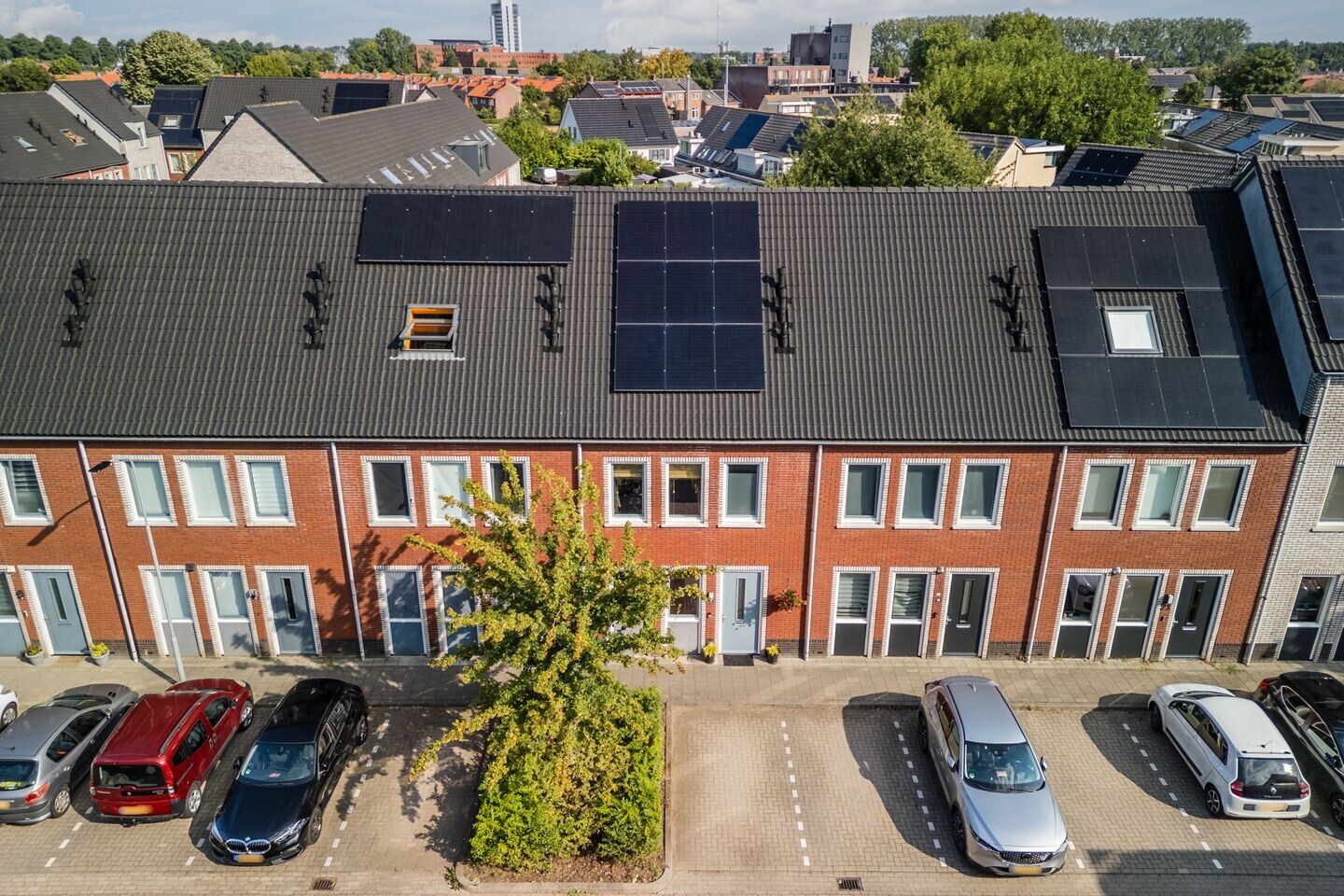 Tussenwoning te koop: Hoogendijkstraat 17, Tiel