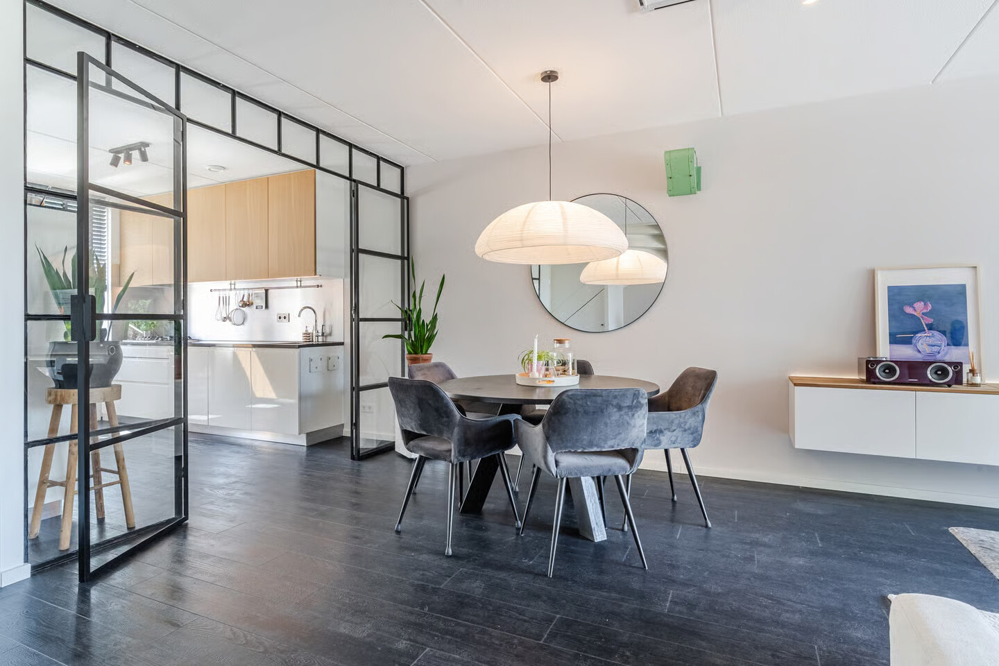 Tussenwoning te koop: Hoogendijkstraat 17, Tiel