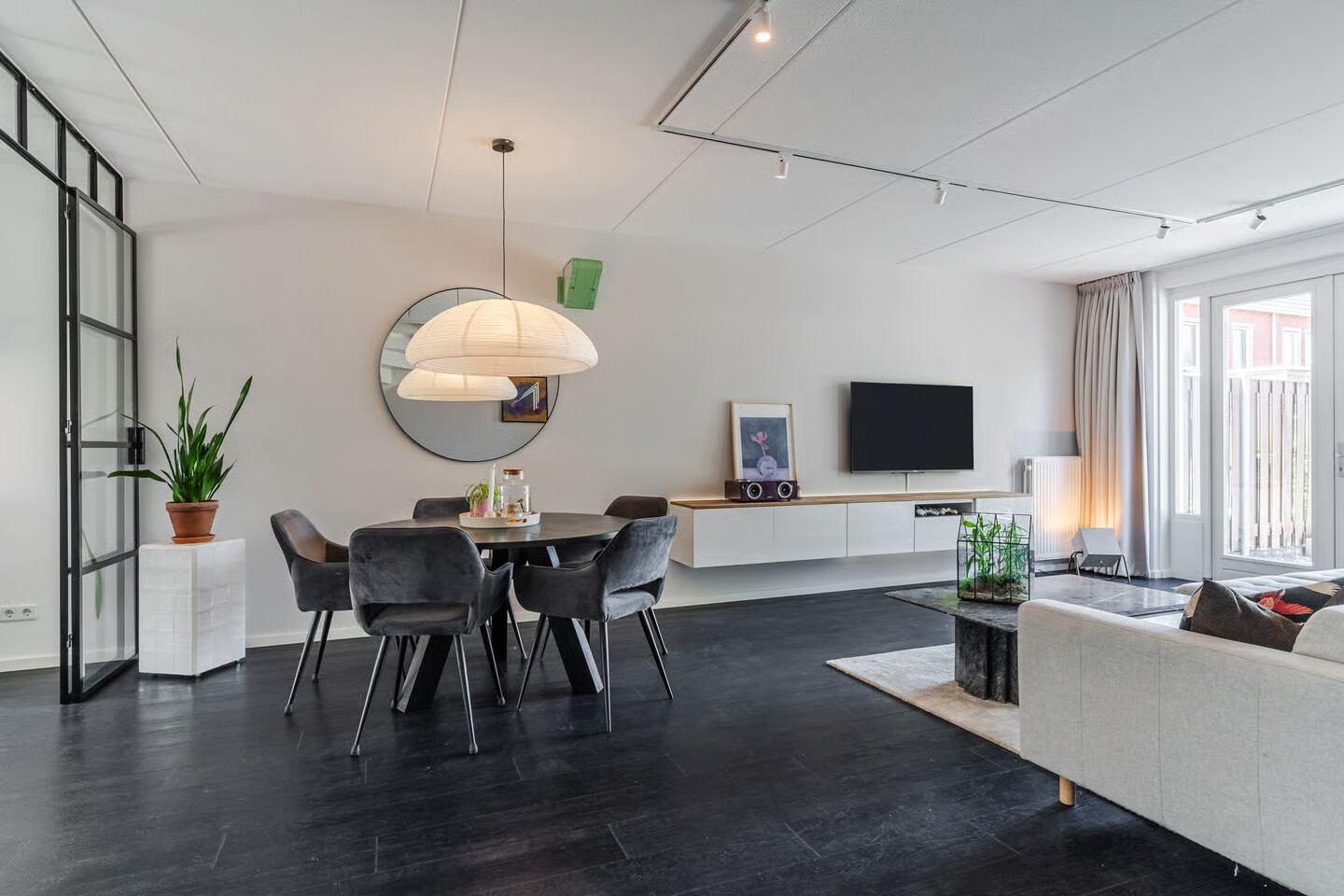 Tussenwoning te koop: Hoogendijkstraat 17, Tiel