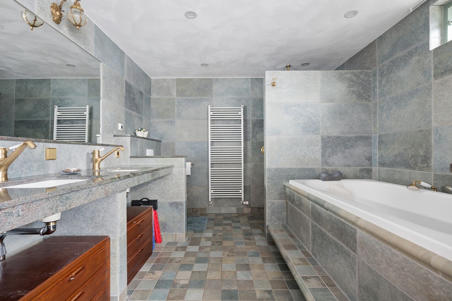 Vrijstaande woning te koop: Nieuwe Tielseweg 137, Tiel
