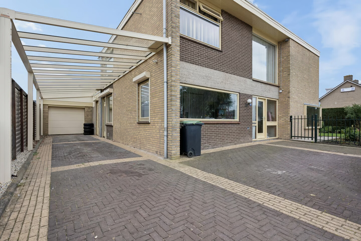 Vrijstaande woning te koop: Nieuwe Tielseweg 137, Tiel