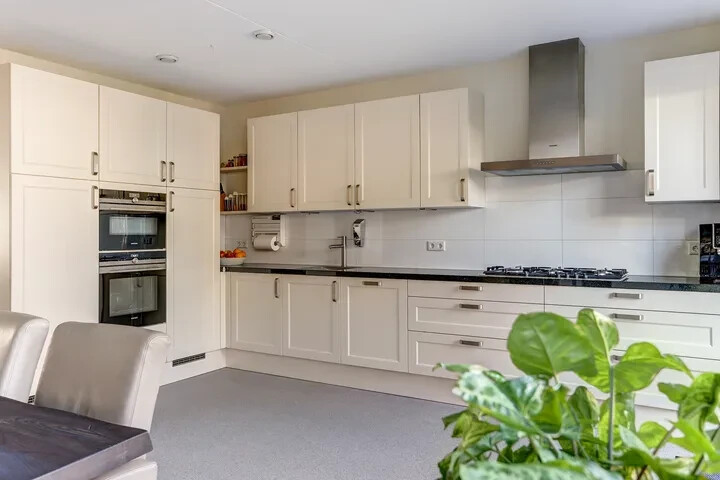 Tussenwoning te koop: Aardbeivlinder 125, Tiel