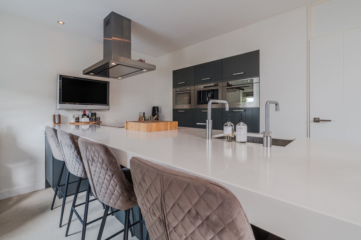 Tussenwoning te koop: F.J. Ebbensstraat 6, Tiel