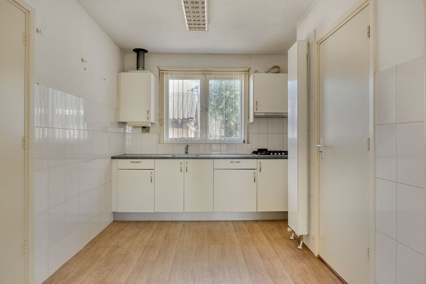 Vrijstaande woning te koop: Stationsweg 28, Wadenoijen