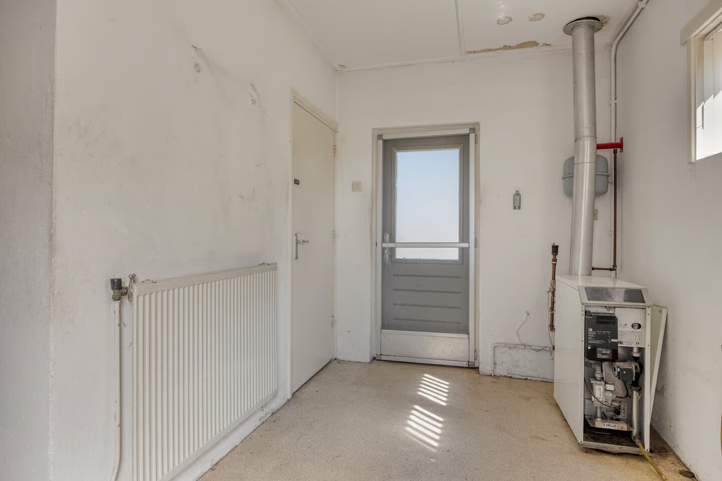 Vrijstaande woning te koop: Stationsweg 28, Wadenoijen