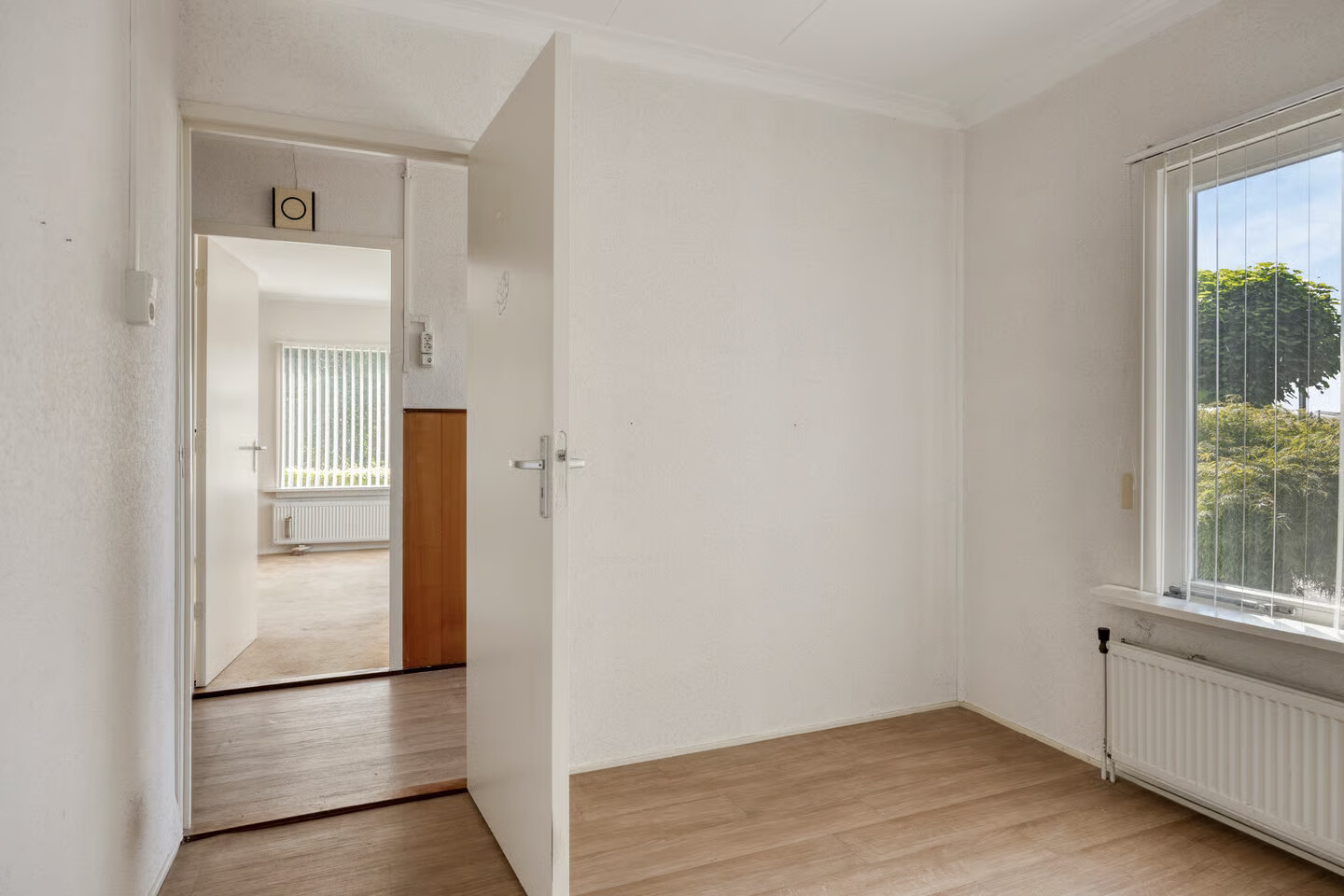 Vrijstaande woning te koop: Stationsweg 28, Wadenoijen