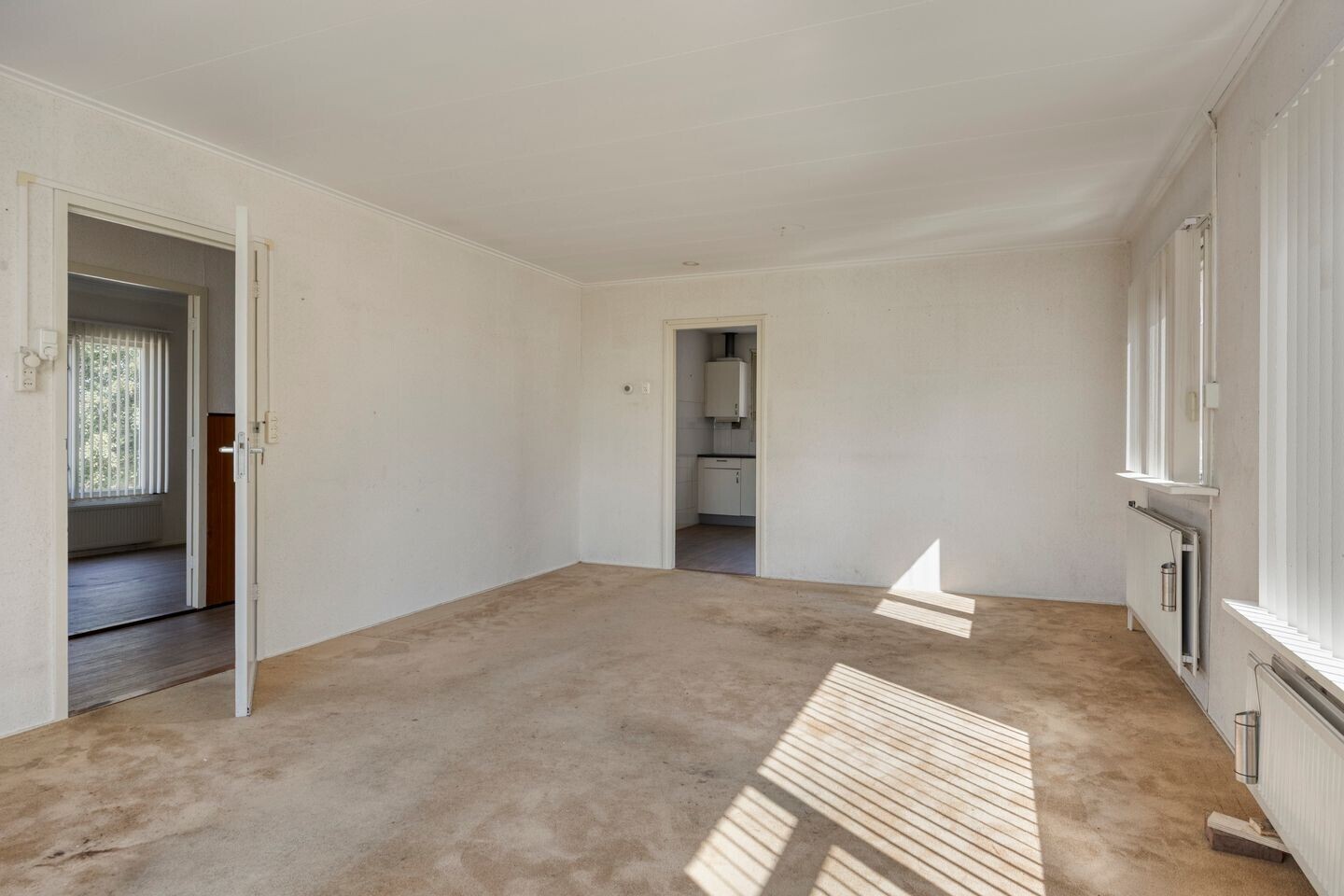 Vrijstaande woning te koop: Stationsweg 28, Wadenoijen