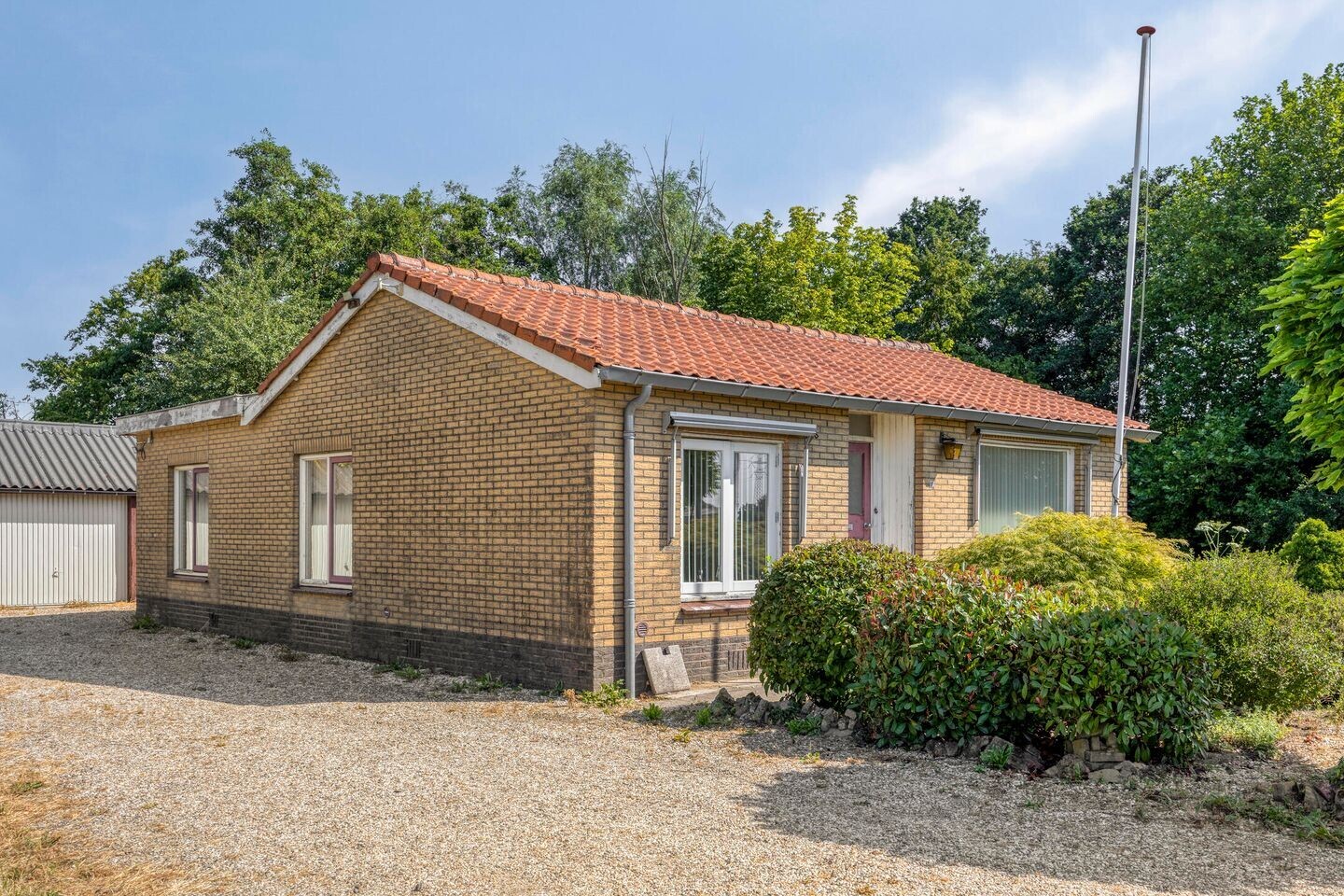 Vrijstaande woning te koop: Stationsweg 28, Wadenoijen