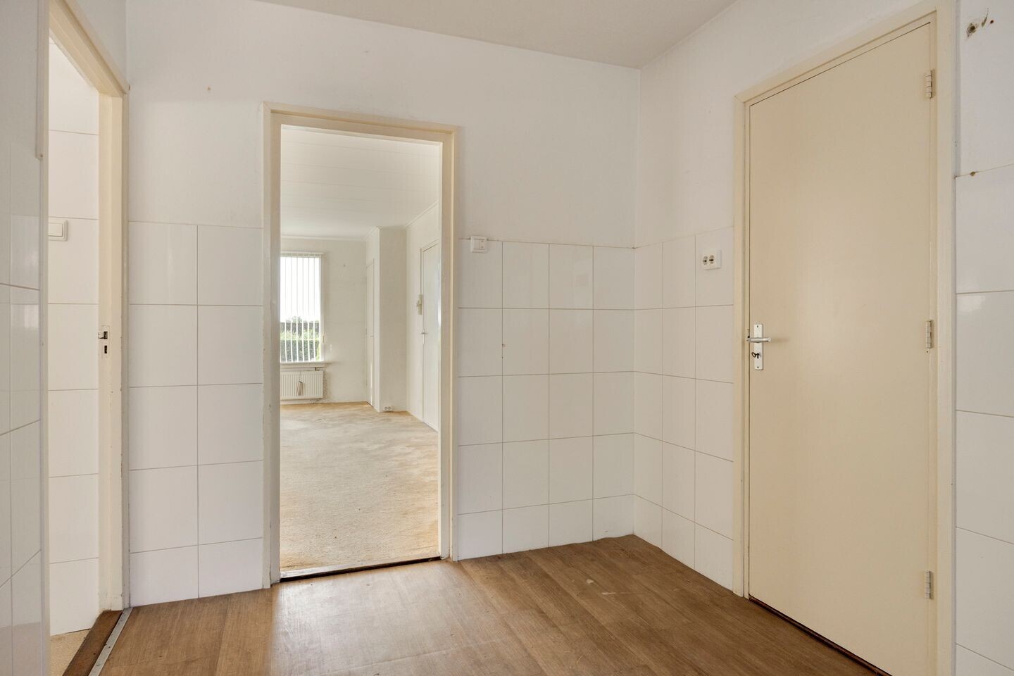 Vrijstaande woning te koop: Stationsweg 28, Wadenoijen