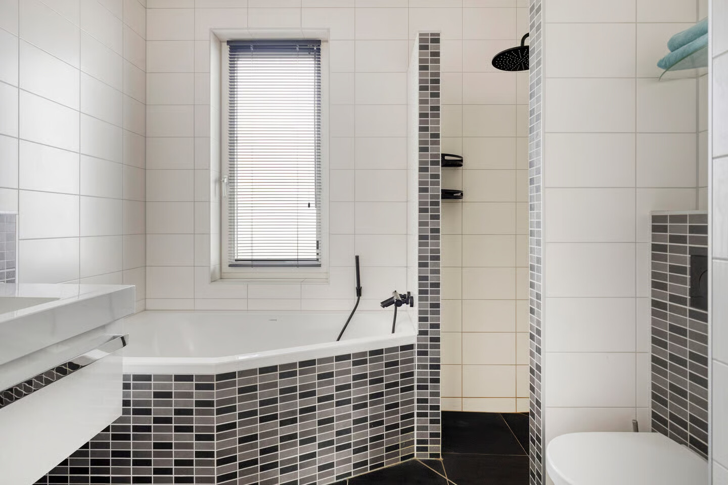Tussenwoning te koop: Schuilenburglaan 12, Lienden