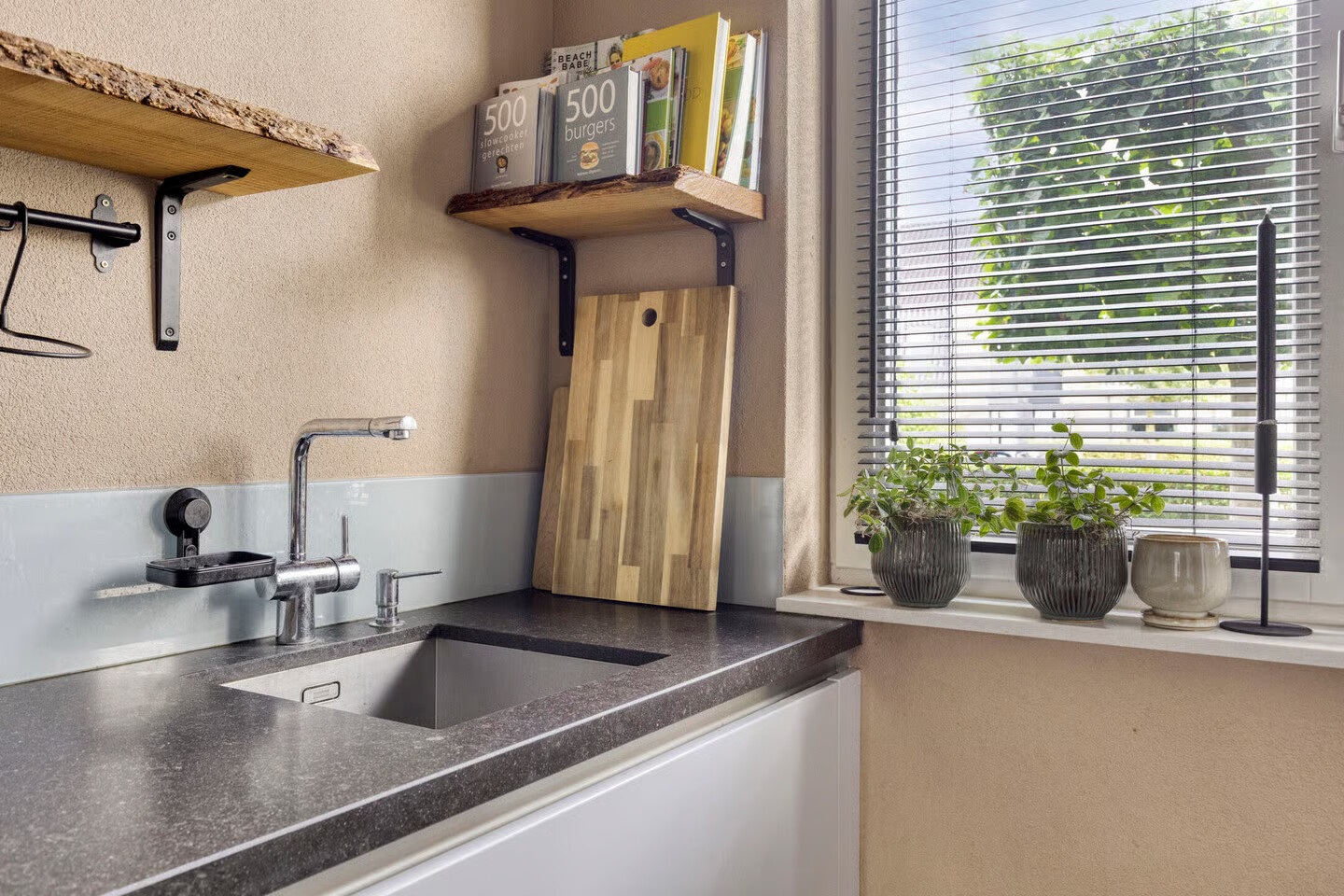 Tussenwoning te koop: Schuilenburglaan 12, Lienden