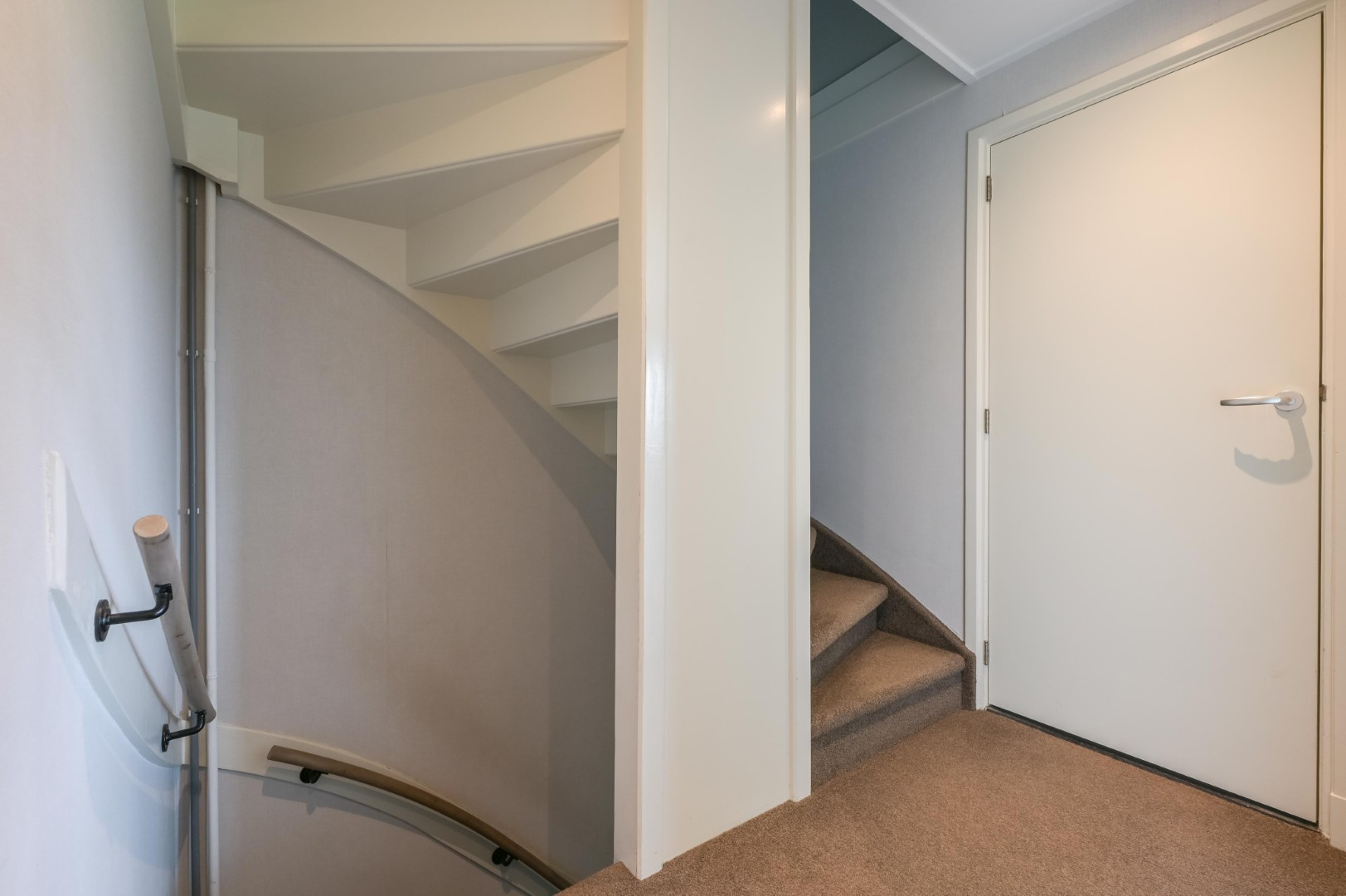 Twee-onder-één-kap te koop: hoofdstraat 67, Kesteren
