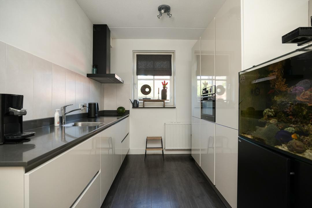 Tussenwoning te koop: Ir J H van Stuivenbergstraat 15, Kesteren