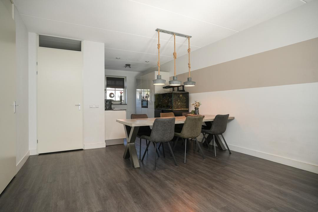 Tussenwoning te koop: Ir J H van Stuivenbergstraat 15, Kesteren