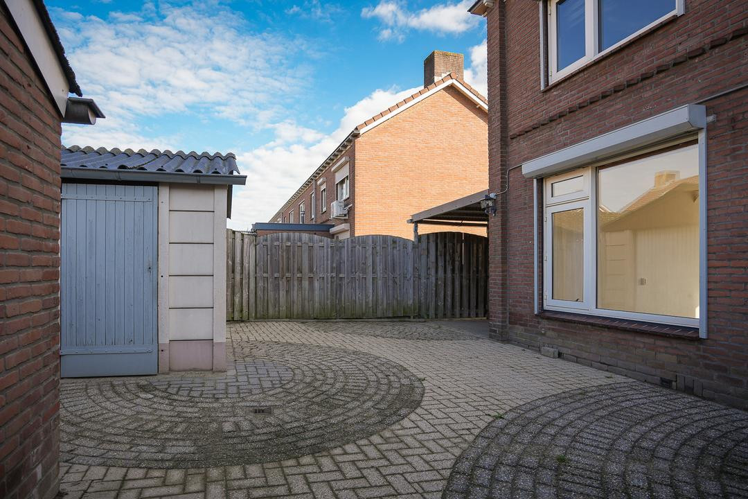 Hoekwoning te koop: Ooievaarstraat 48, Opheusden
