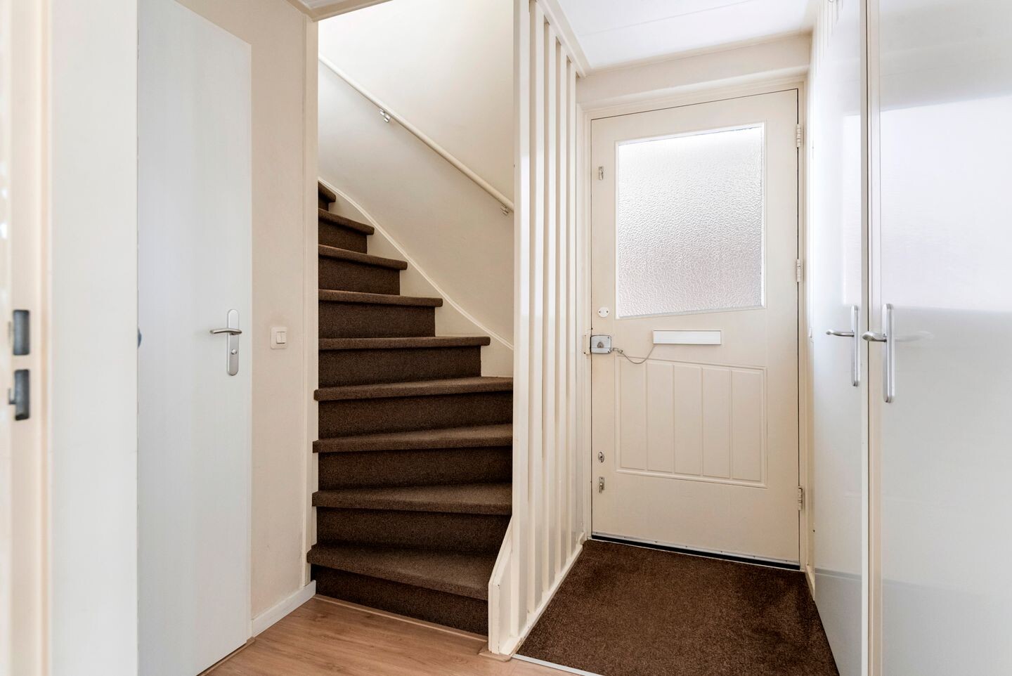 Tussenwoning te koop: Nederburcht 5, Buren