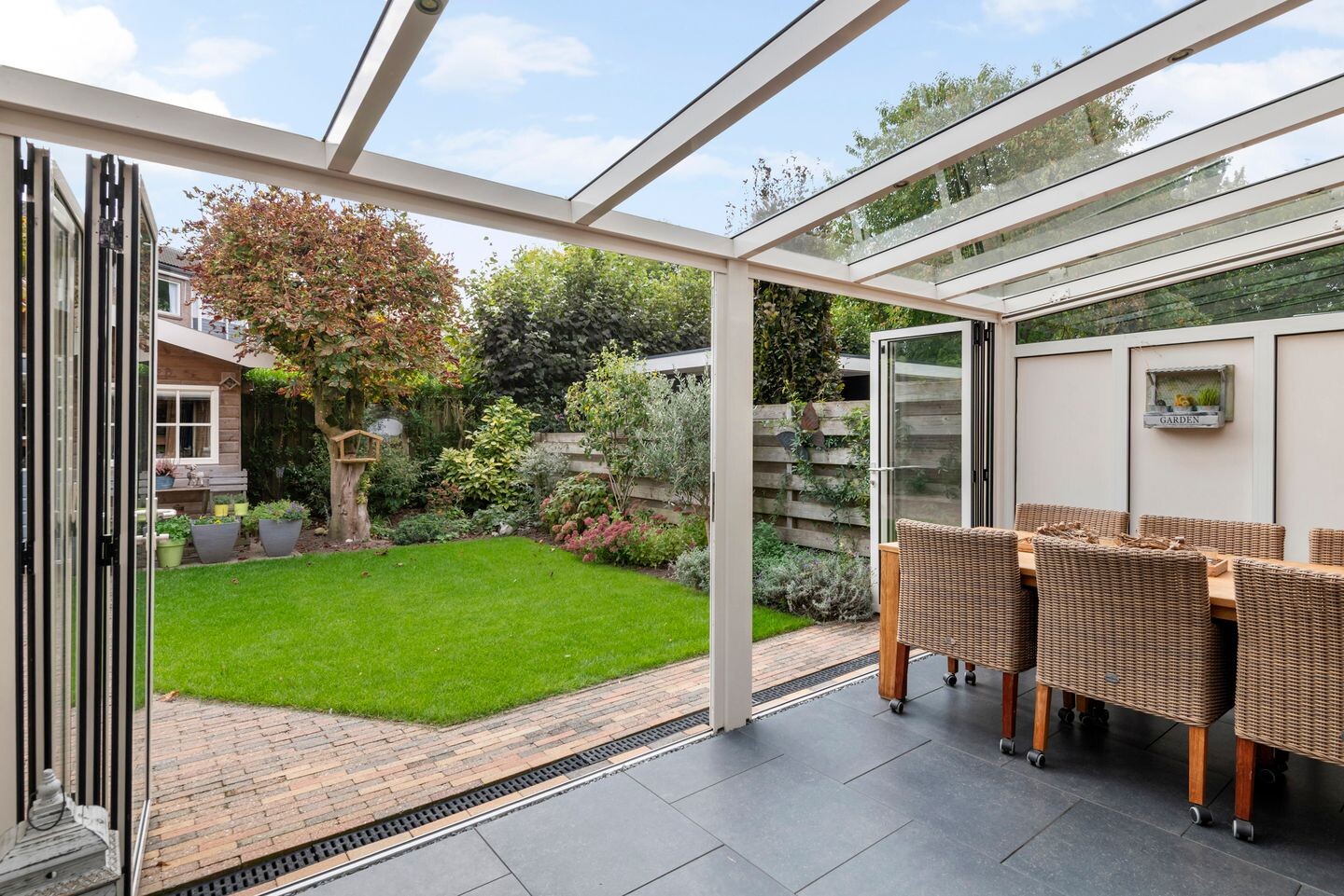 Tussenwoning te koop: Nederburcht 5, Buren