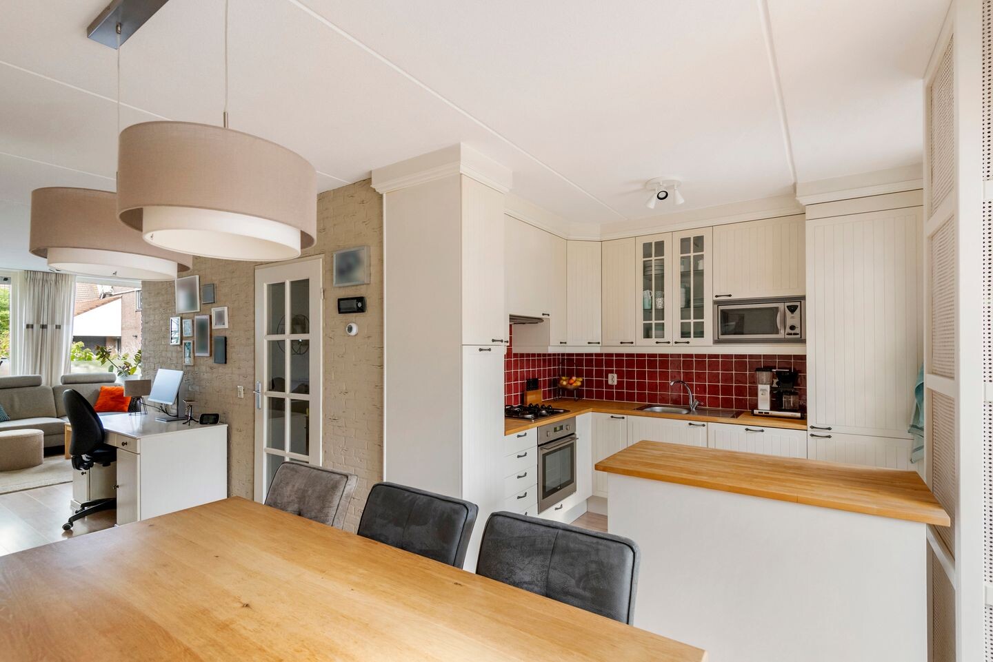 Tussenwoning te koop: Nederburcht 5, Buren