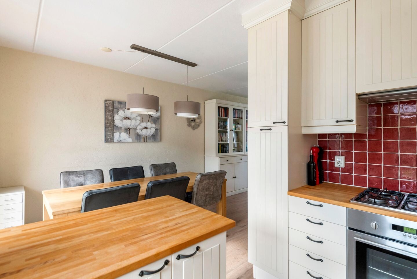 Tussenwoning te koop: Nederburcht 5, Buren