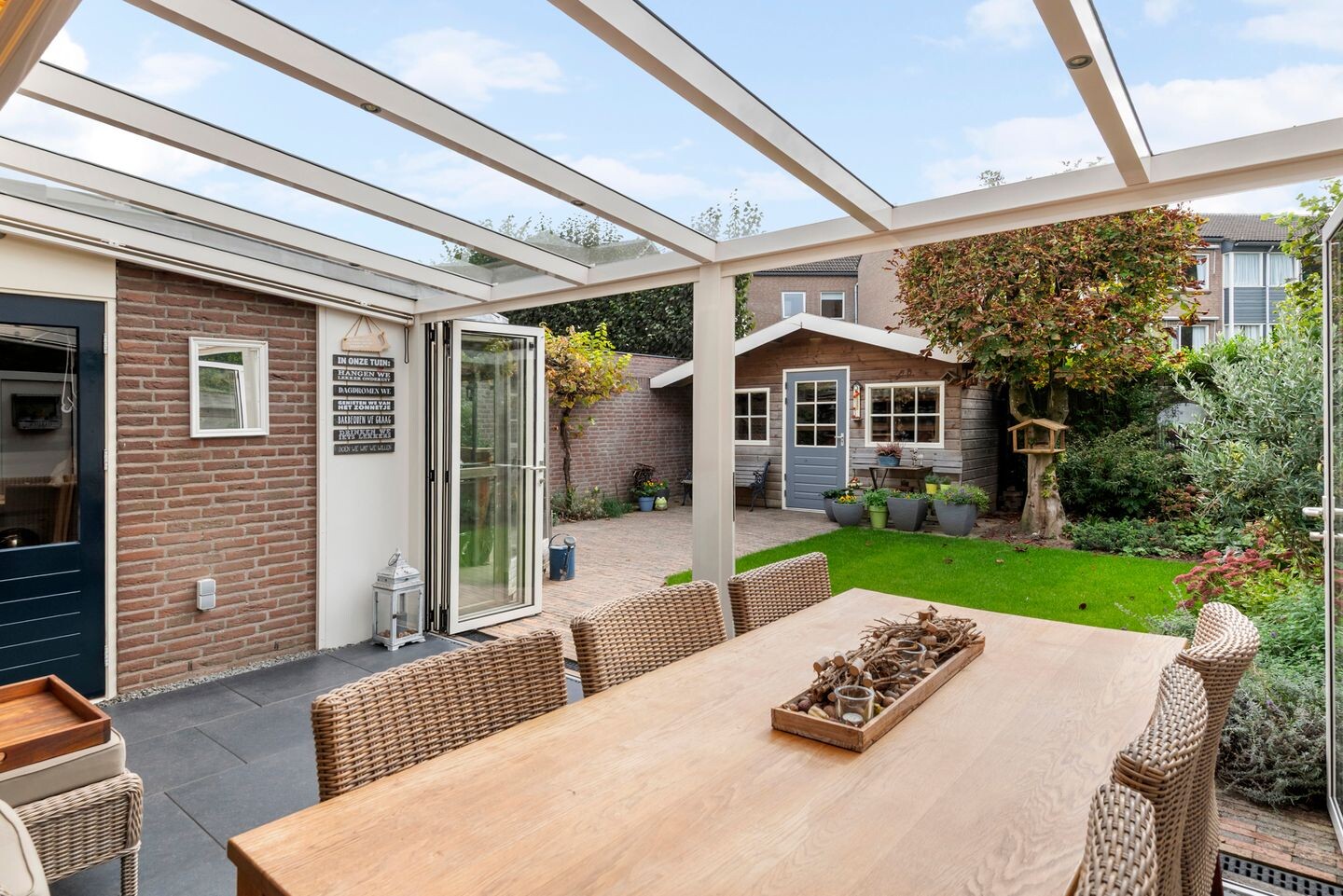 Tussenwoning te koop: Nederburcht 5, Buren
