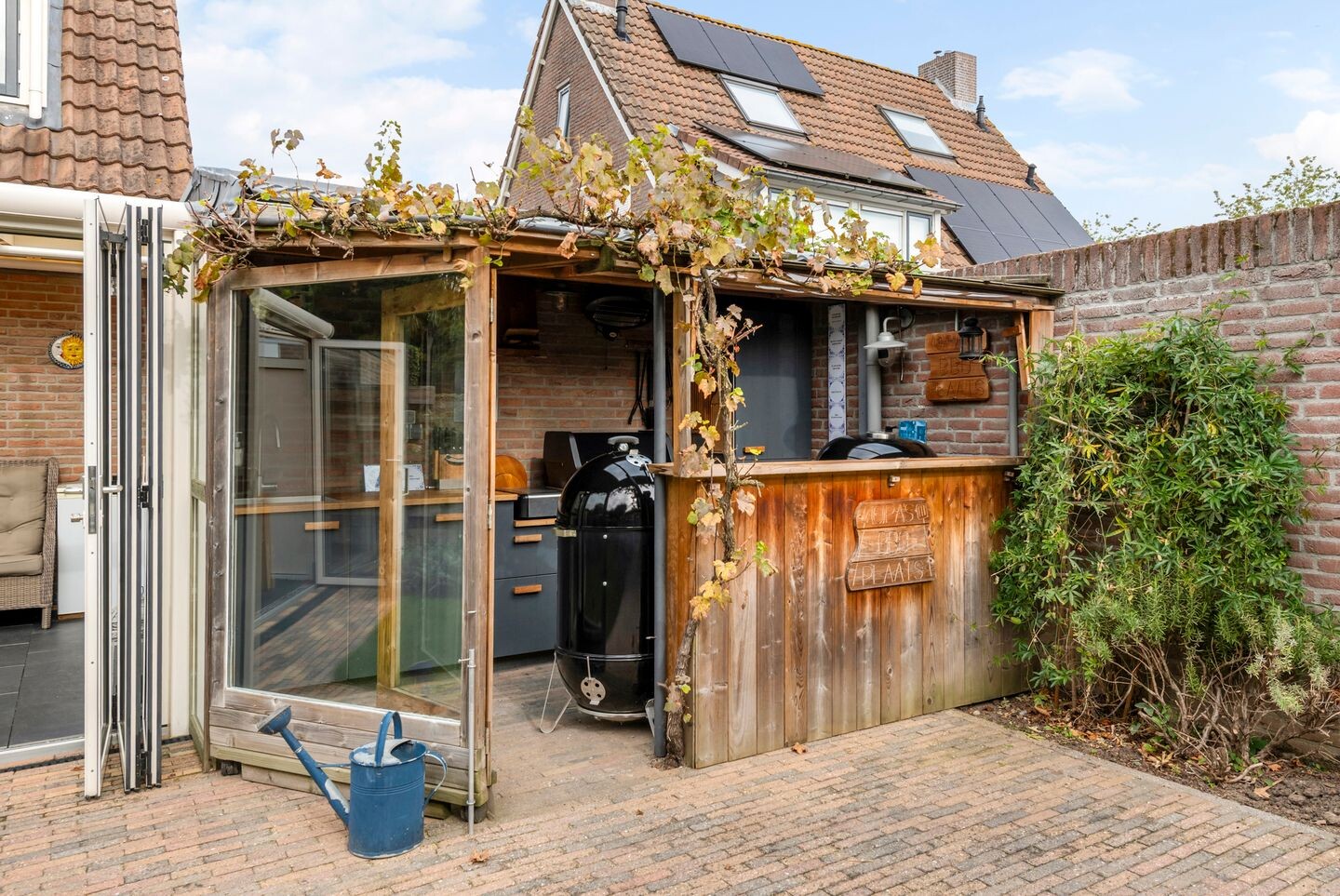 Tussenwoning te koop: Nederburcht 5, Buren
