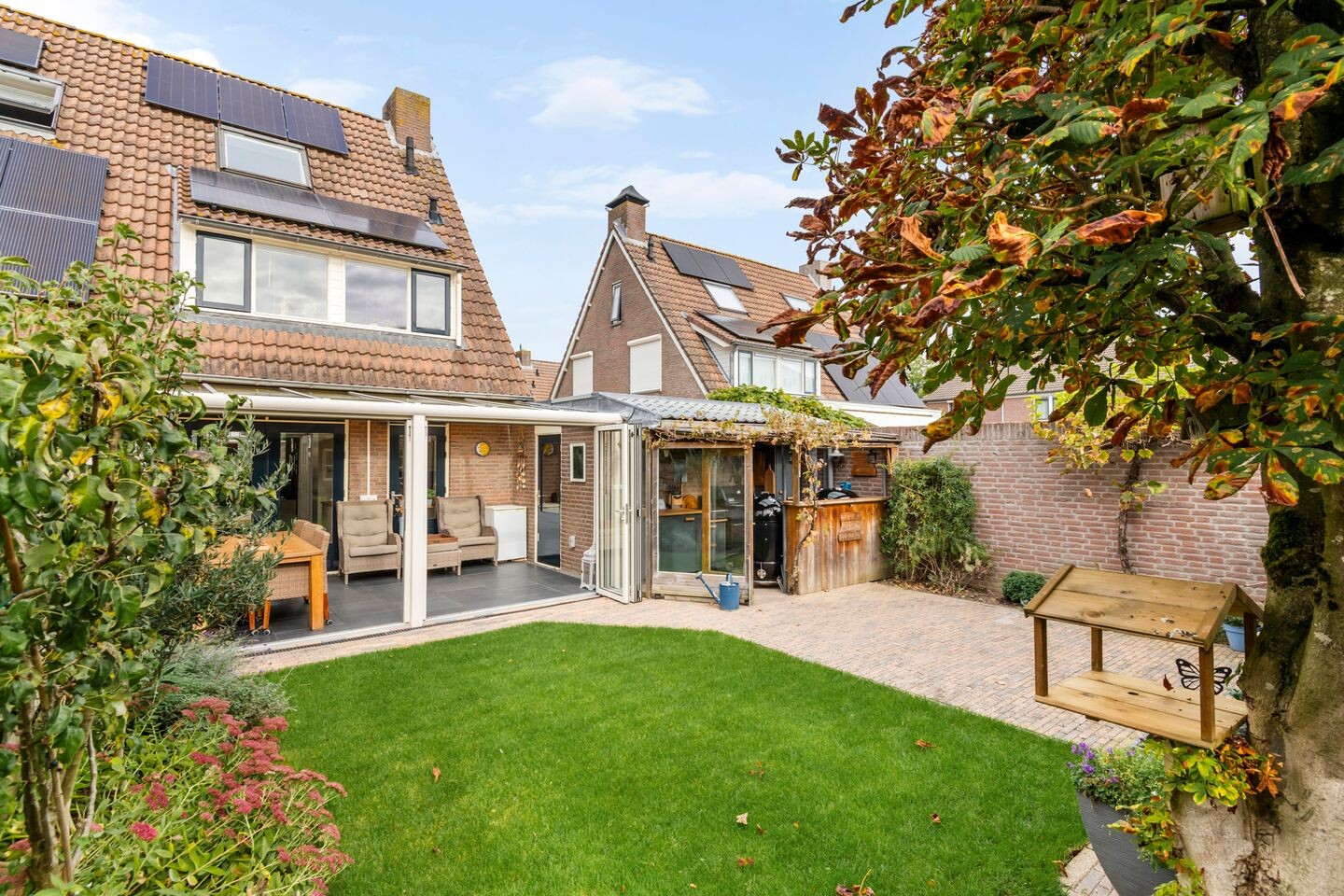 Tussenwoning te koop: Nederburcht 5, Buren