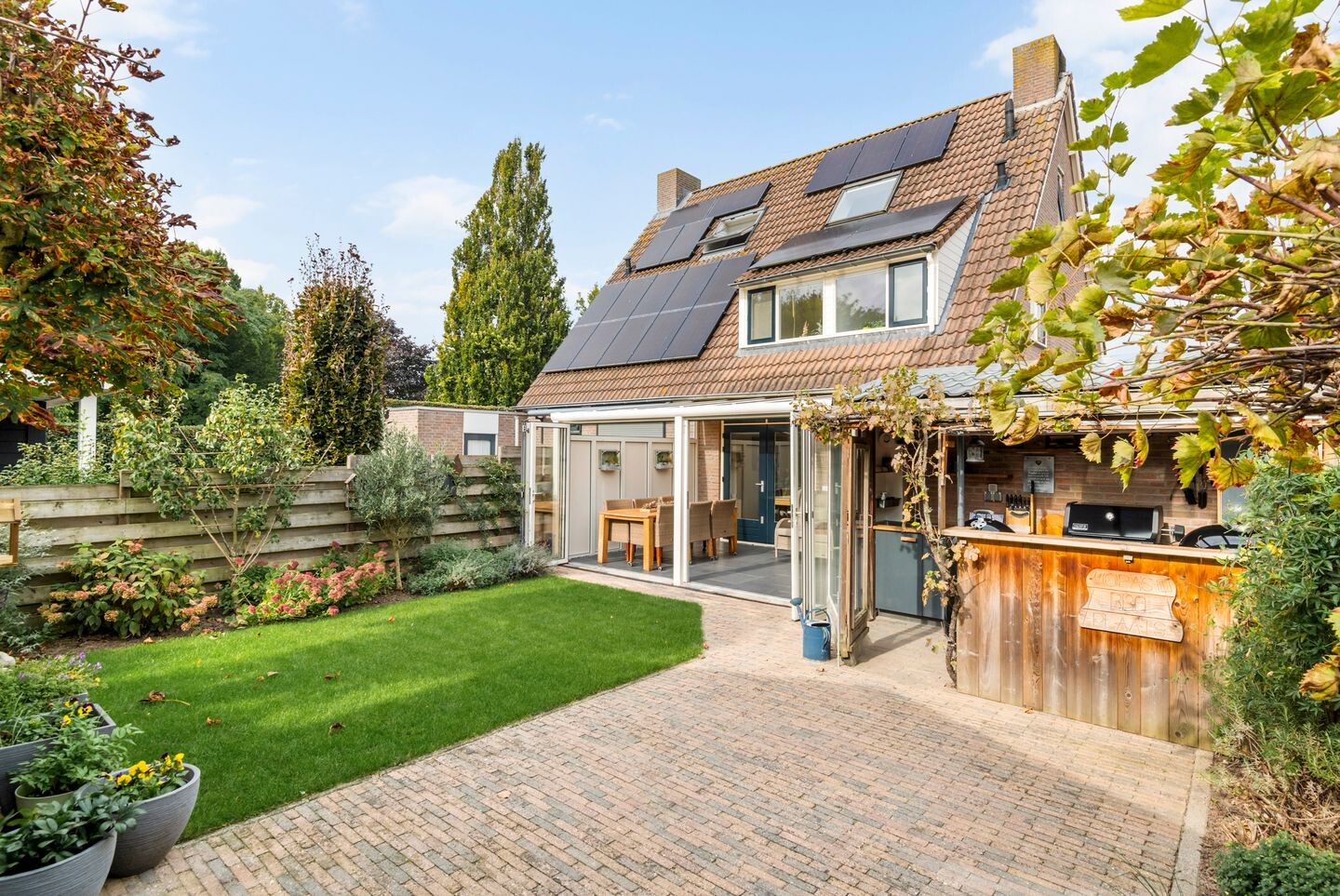 Tussenwoning te koop: Nederburcht 5, Buren