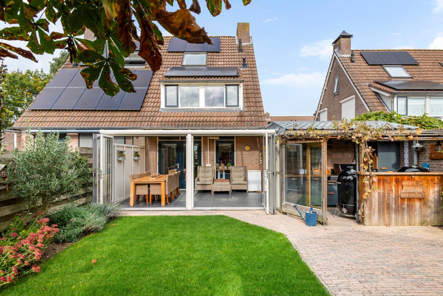 Tussenwoning te koop: Nederburcht 5, Buren