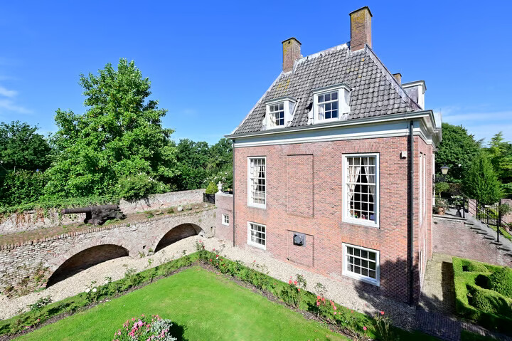Vrijstaande woning te koop: Molenstraat 55, Vianen