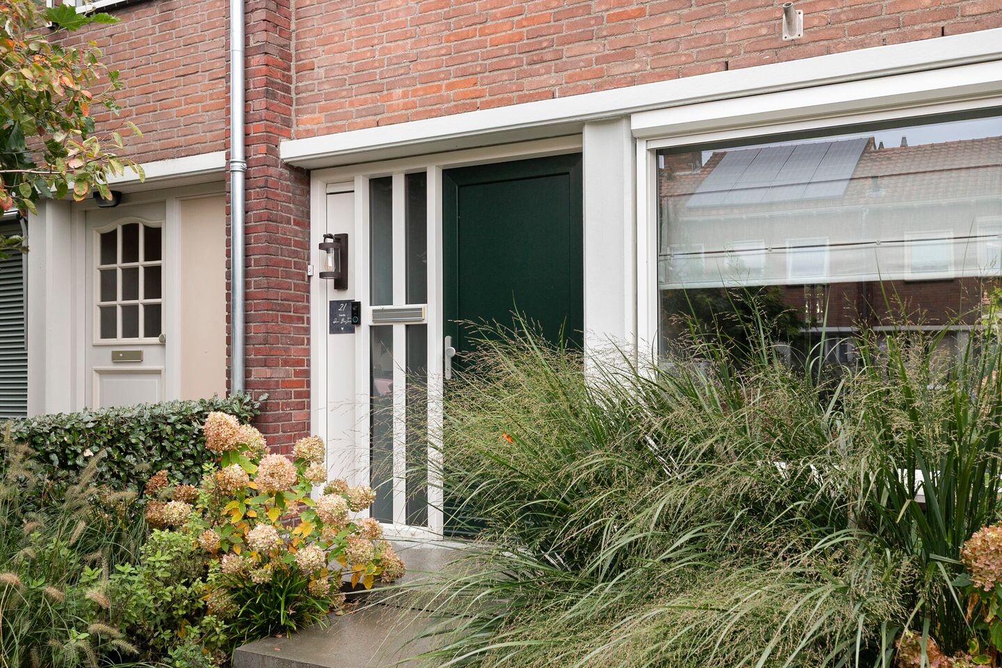Hoekwoning te koop: Hendrik van Nassaustraat 21, Leerdam