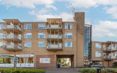Voorwaartsv. 64