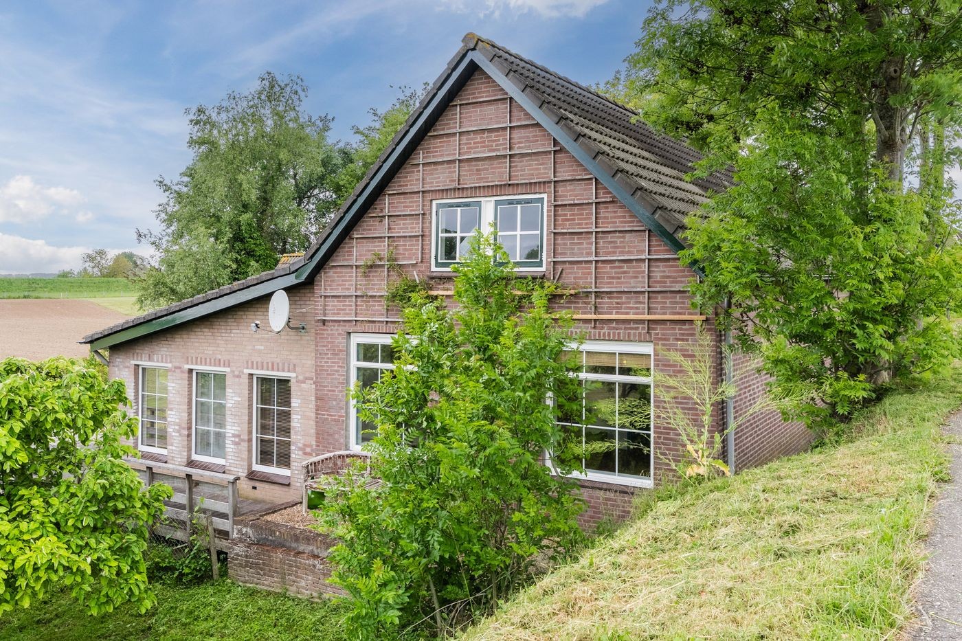 Vrijstaande woning te koop: Waaldijk 38, Herwijnen