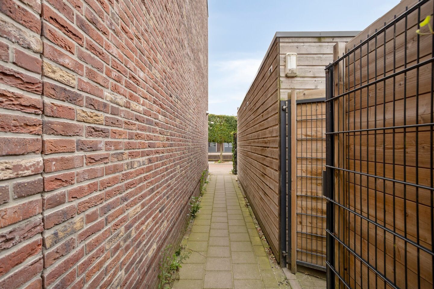 Tussenwoning te koop: De Vesting 2, Meteren