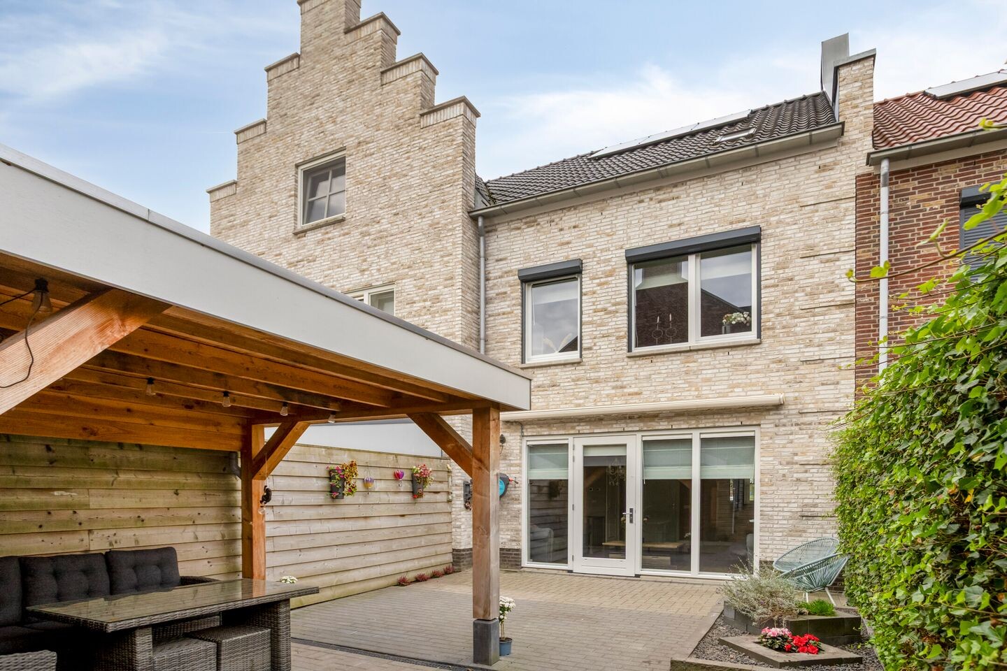 Tussenwoning te koop: De Vesting 2, Meteren