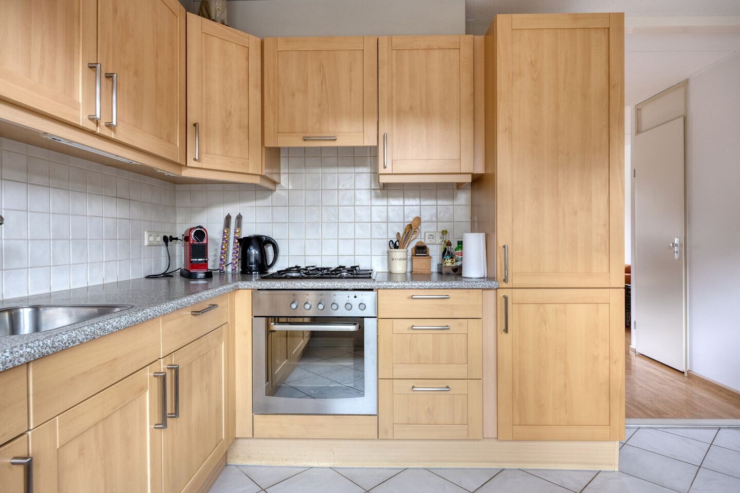 Hoekwoning te koop: S. Abrahamsestraat 37, Meteren