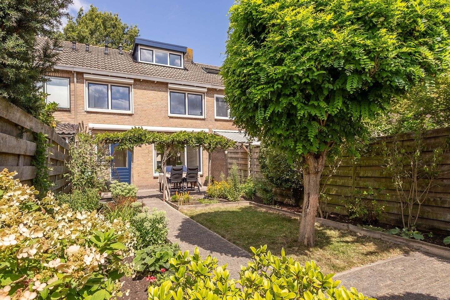 Tussenwoning te koop: Commanderijstraat 14, Schelluinen