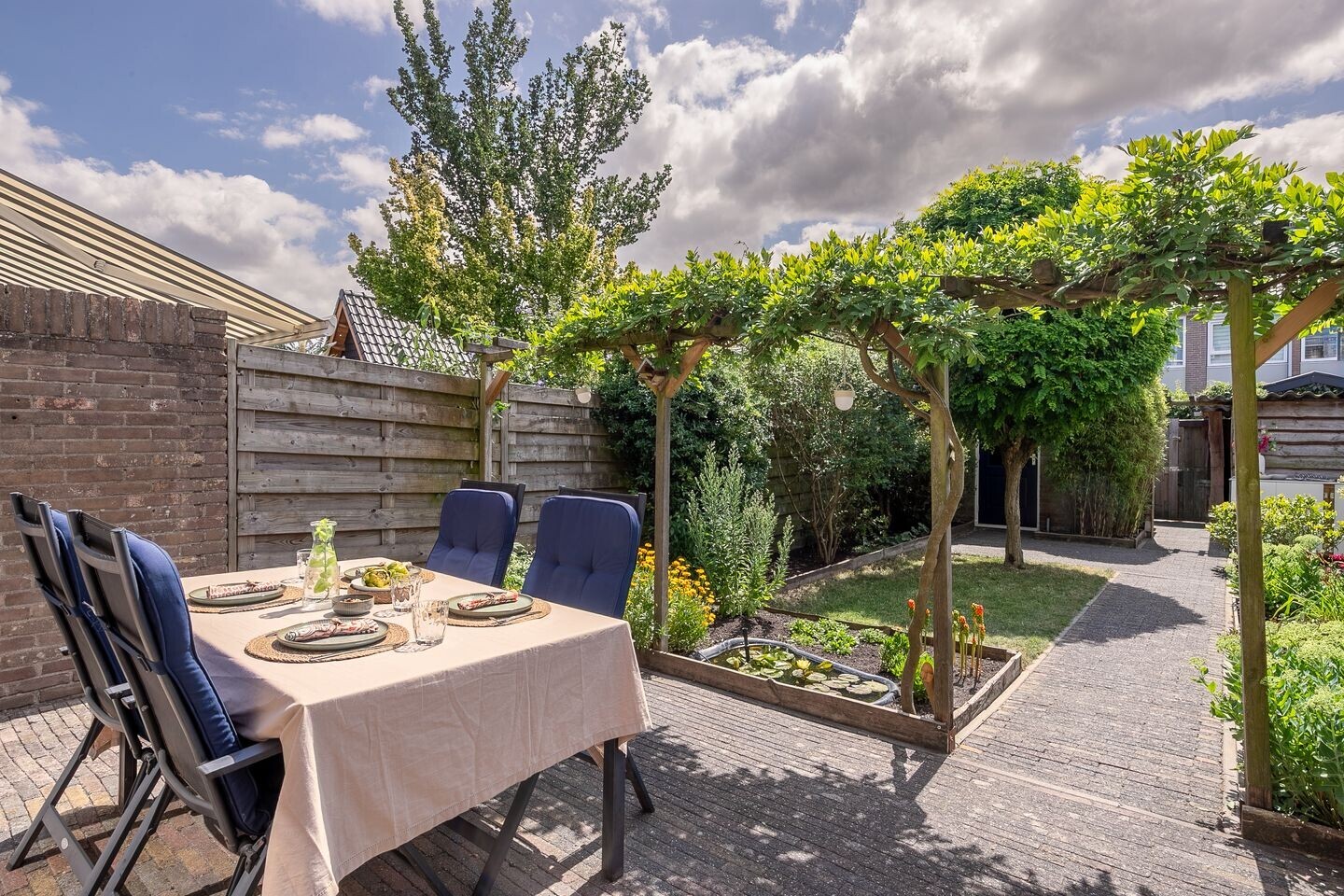 Tussenwoning te koop: Commanderijstraat 14, Schelluinen