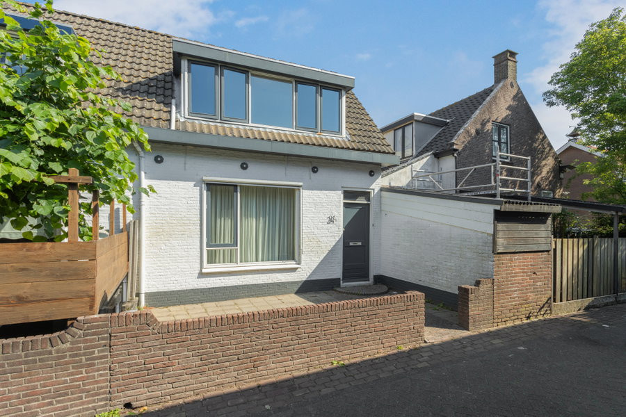 Tussenwoning te koop: Boterstraat 24, Werkendam