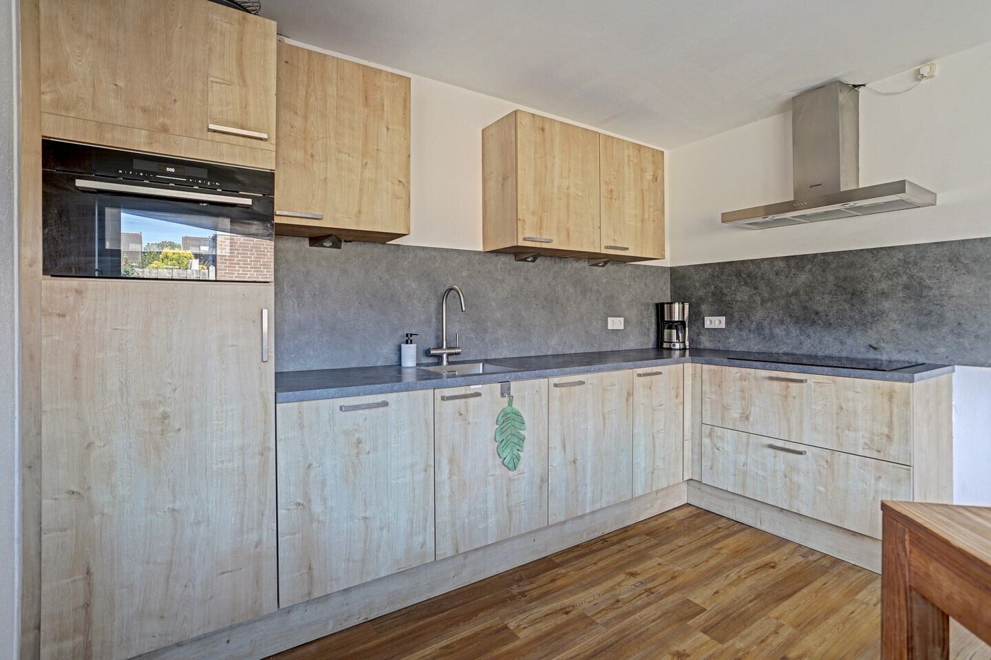 Hoekwoning te koop: Albert Ruylweg 2, Sleeuwijk