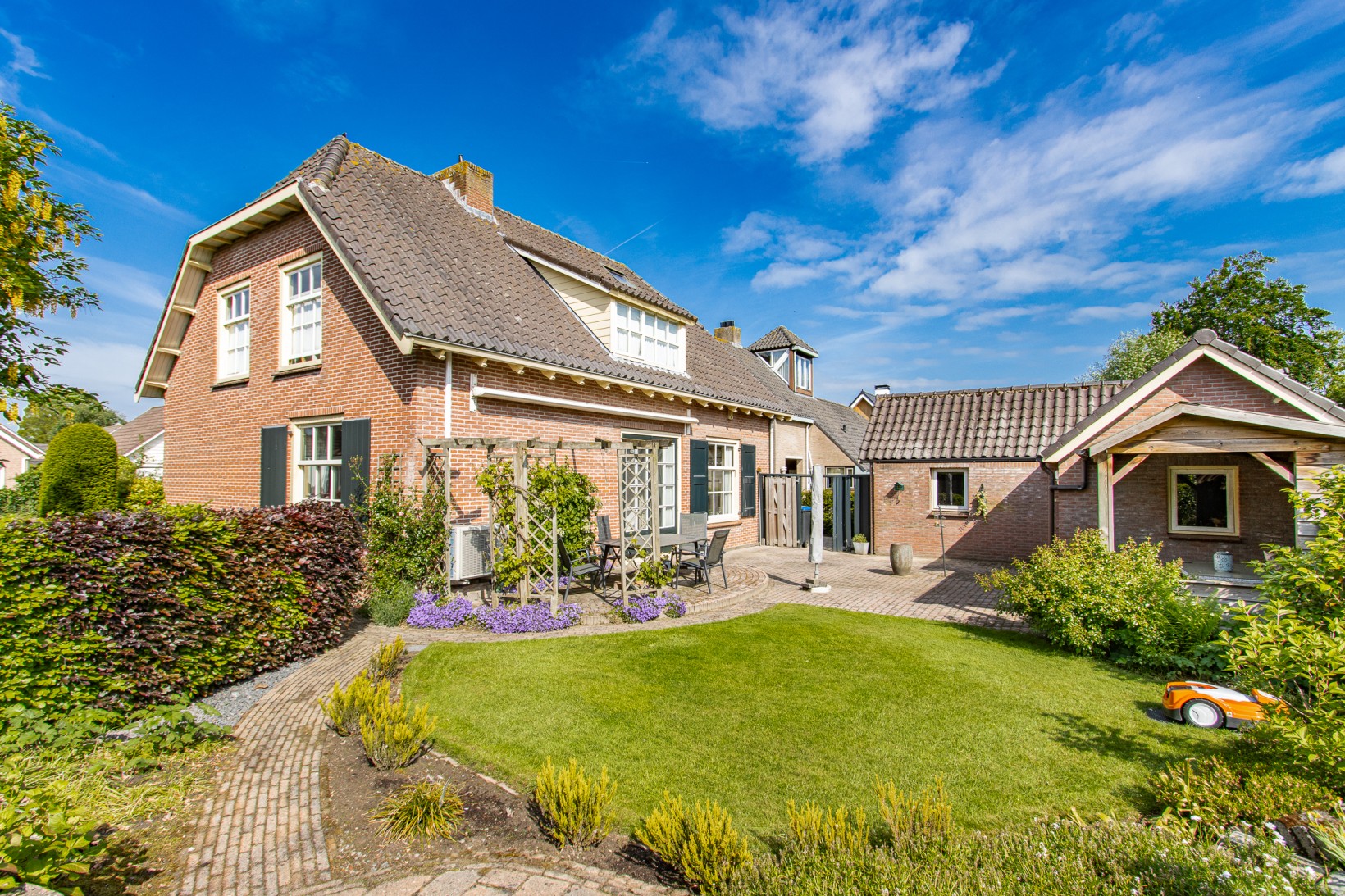 Vrijstaande woning te koop: Violierstraat 5, Wijk En Aalburg