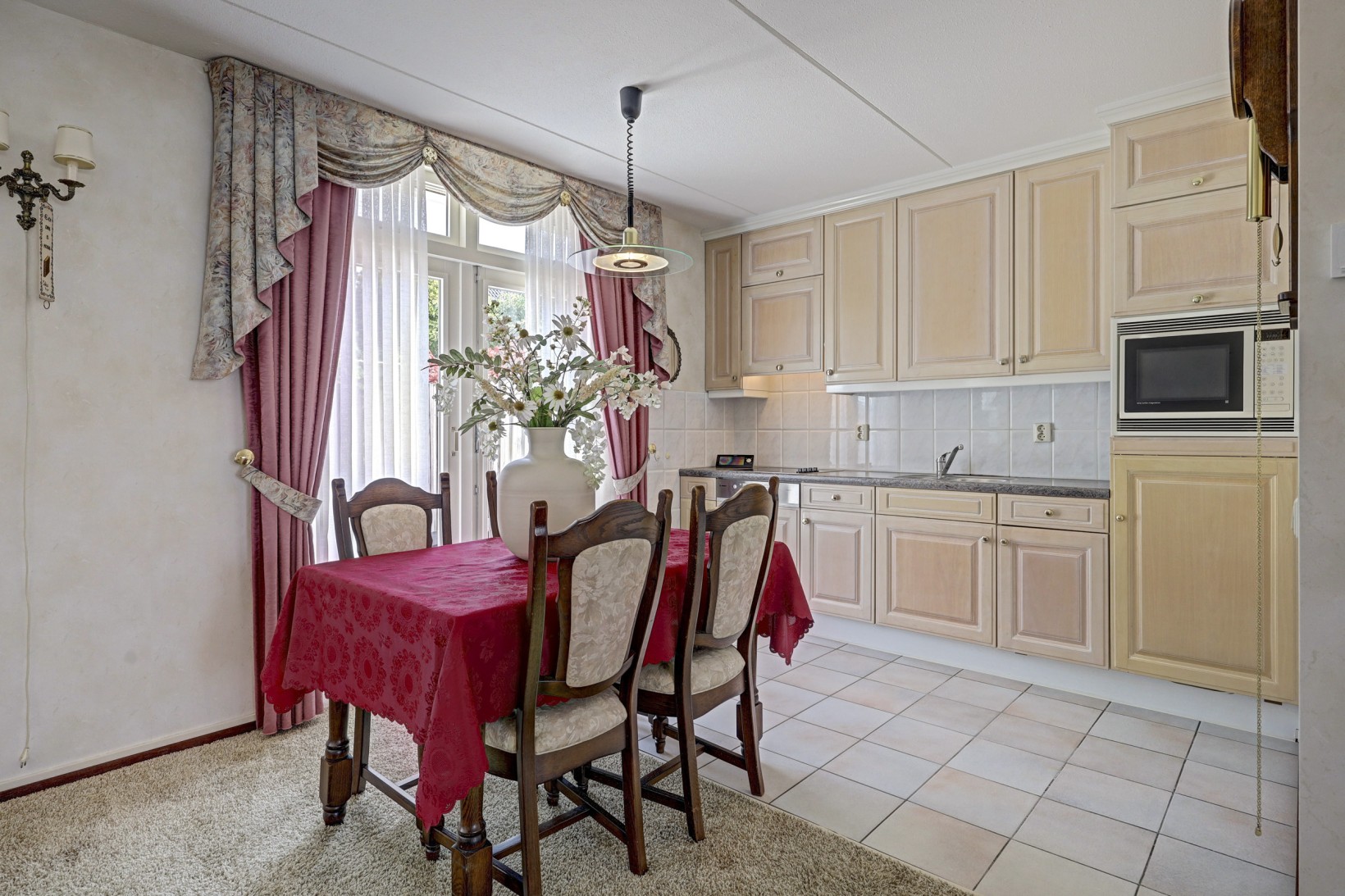 Tussenwoning te koop: Willem de Zwijgerstraat 86, Veen