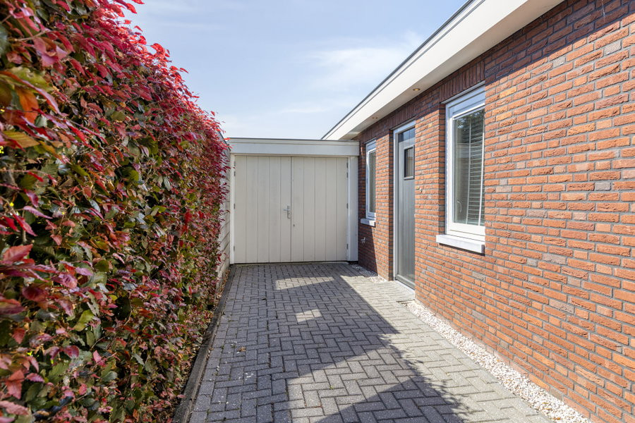 Twee-onder-één-kap te koop: Hoek 27, Dussen