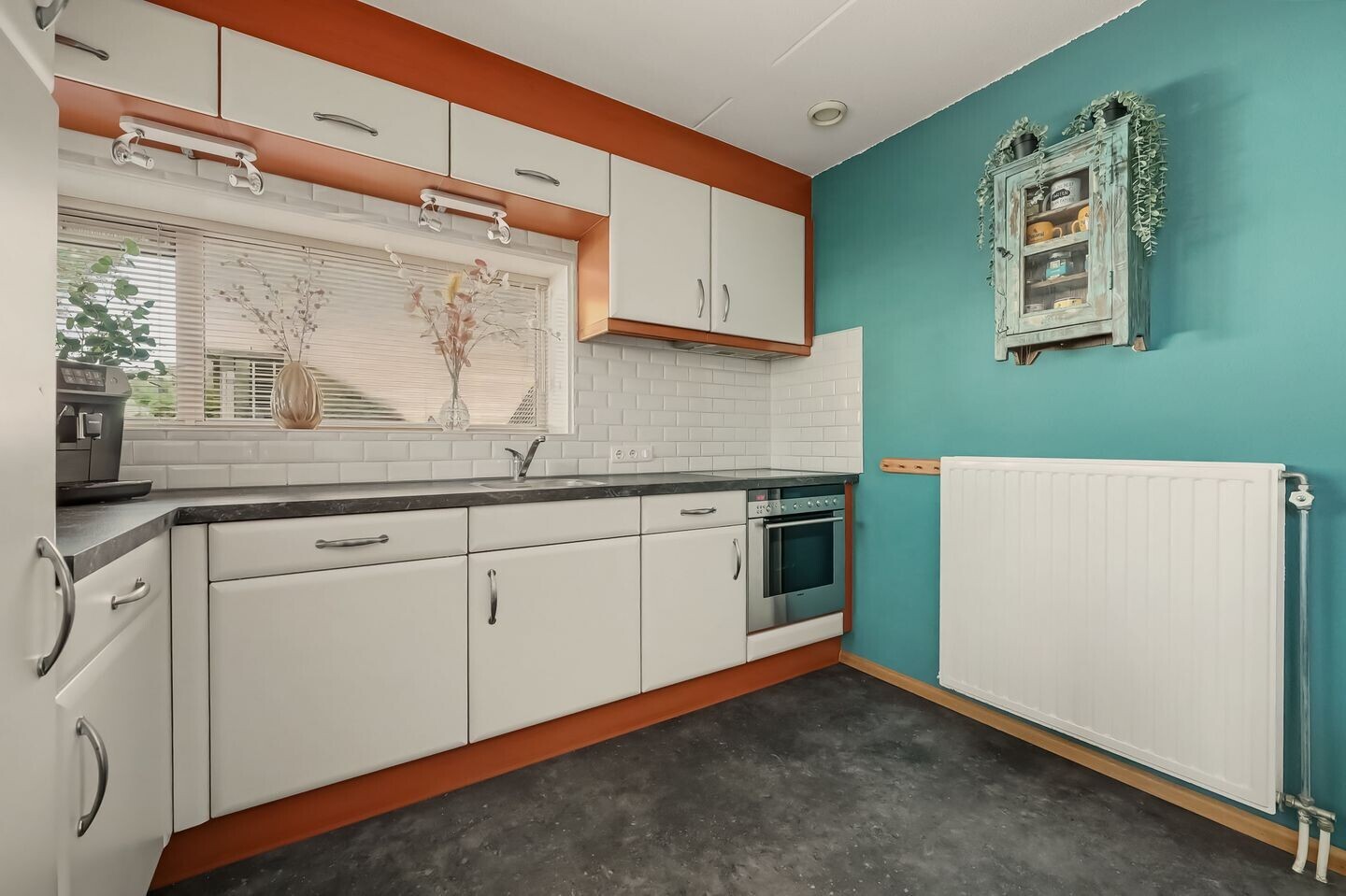 Tussenwoning te koop: Volkerakstraat 15, Middelburg