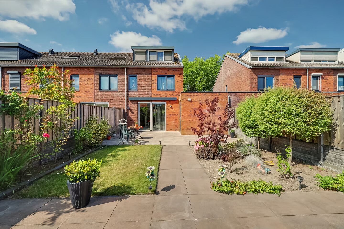 Tussenwoning te koop: Volkerakstraat 15, Middelburg