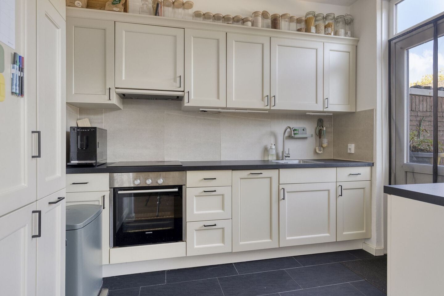 Tussenwoning te koop: Stadhouderslaan 55, Middelburg