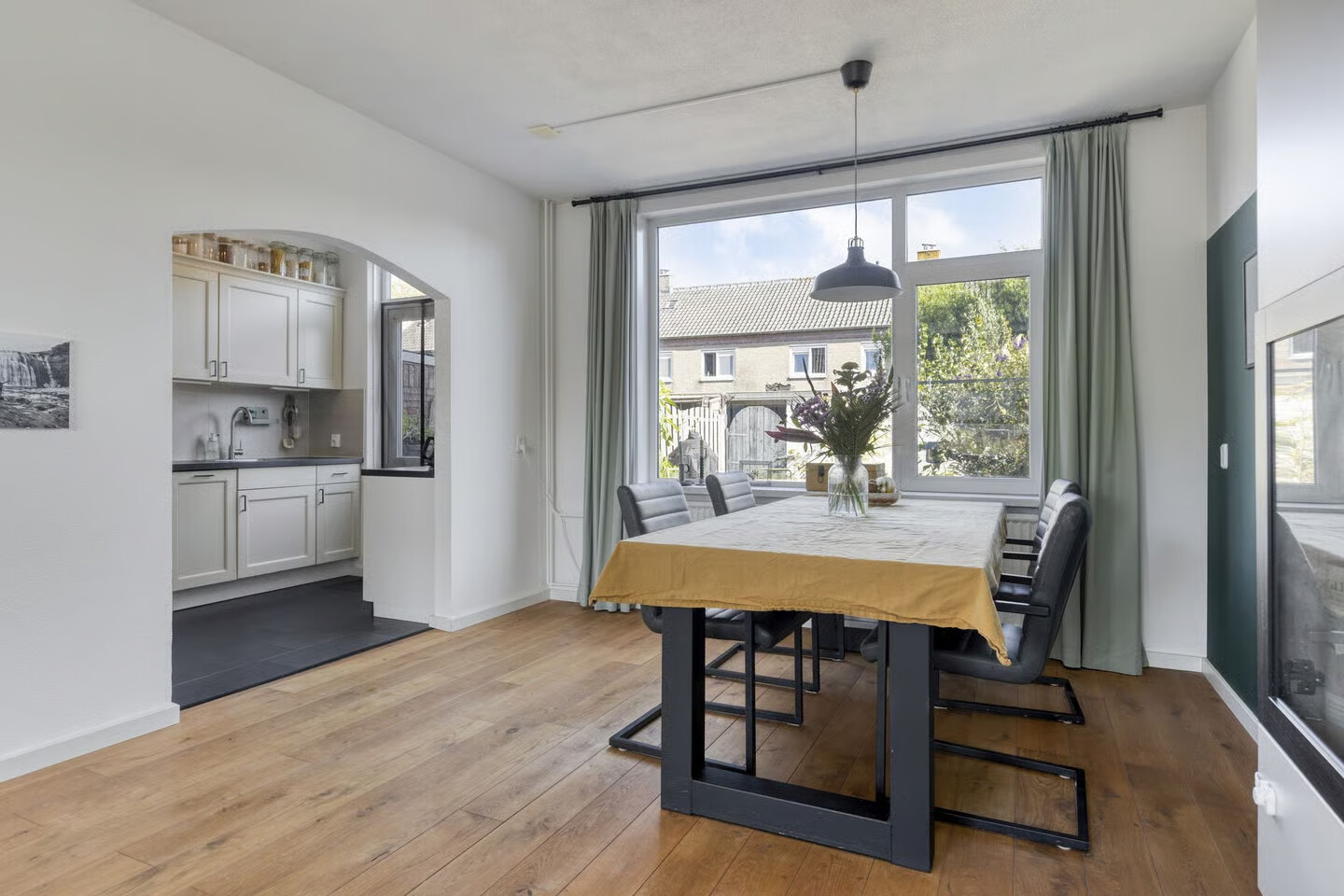Tussenwoning te koop: Stadhouderslaan 55, Middelburg