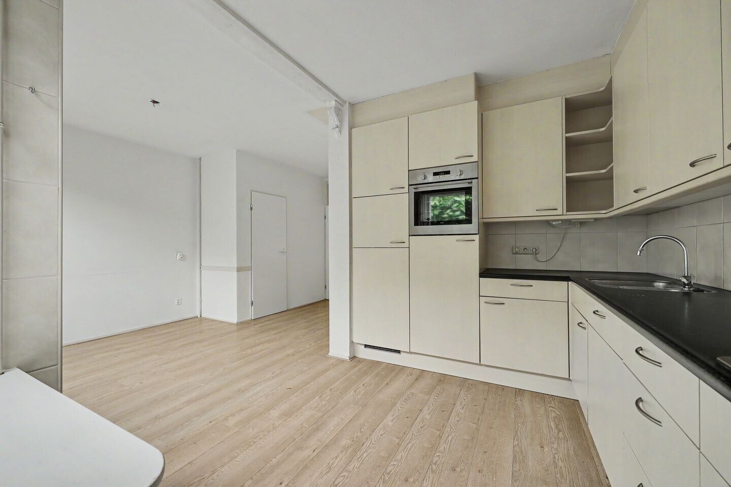 Tussenwoning te koop: Vromoldsland 27, Middelburg