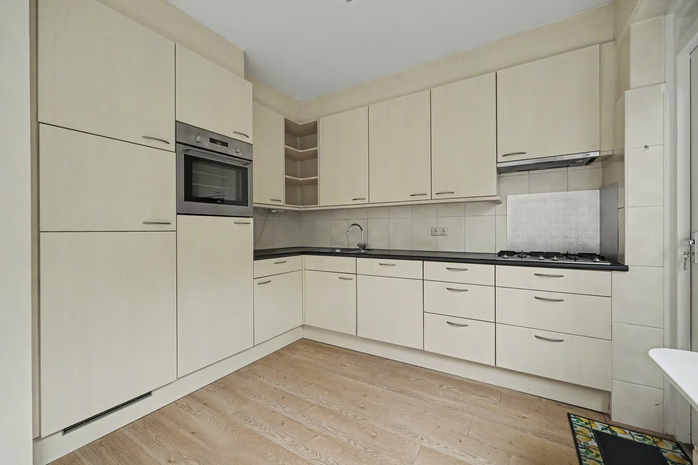 Tussenwoning te koop: Vromoldsland 27, Middelburg