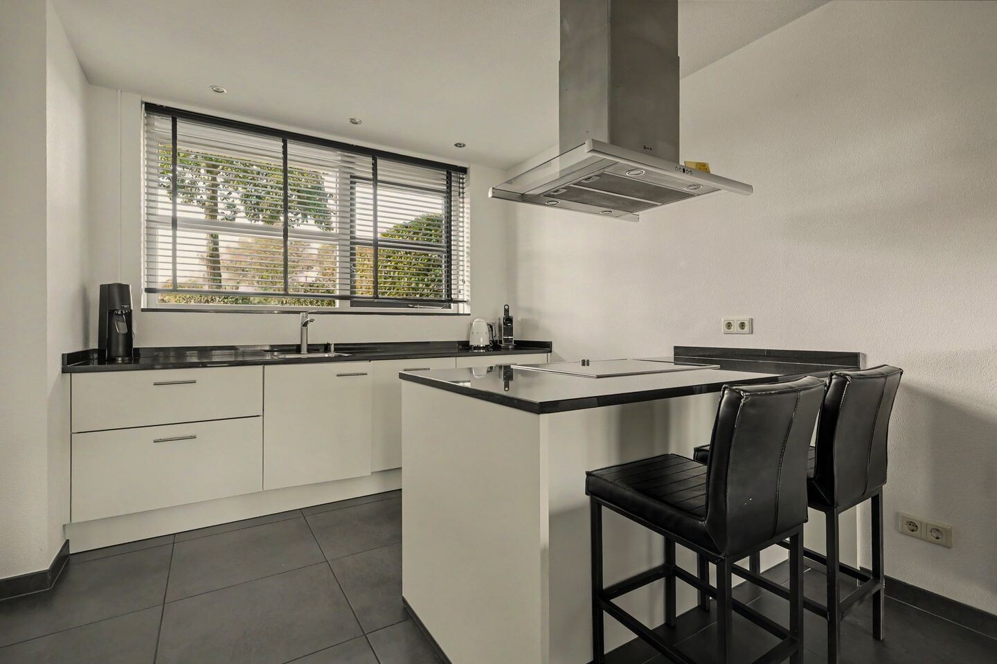 Tussenwoning te koop: Robert Johnsonstraat 73, Middelburg